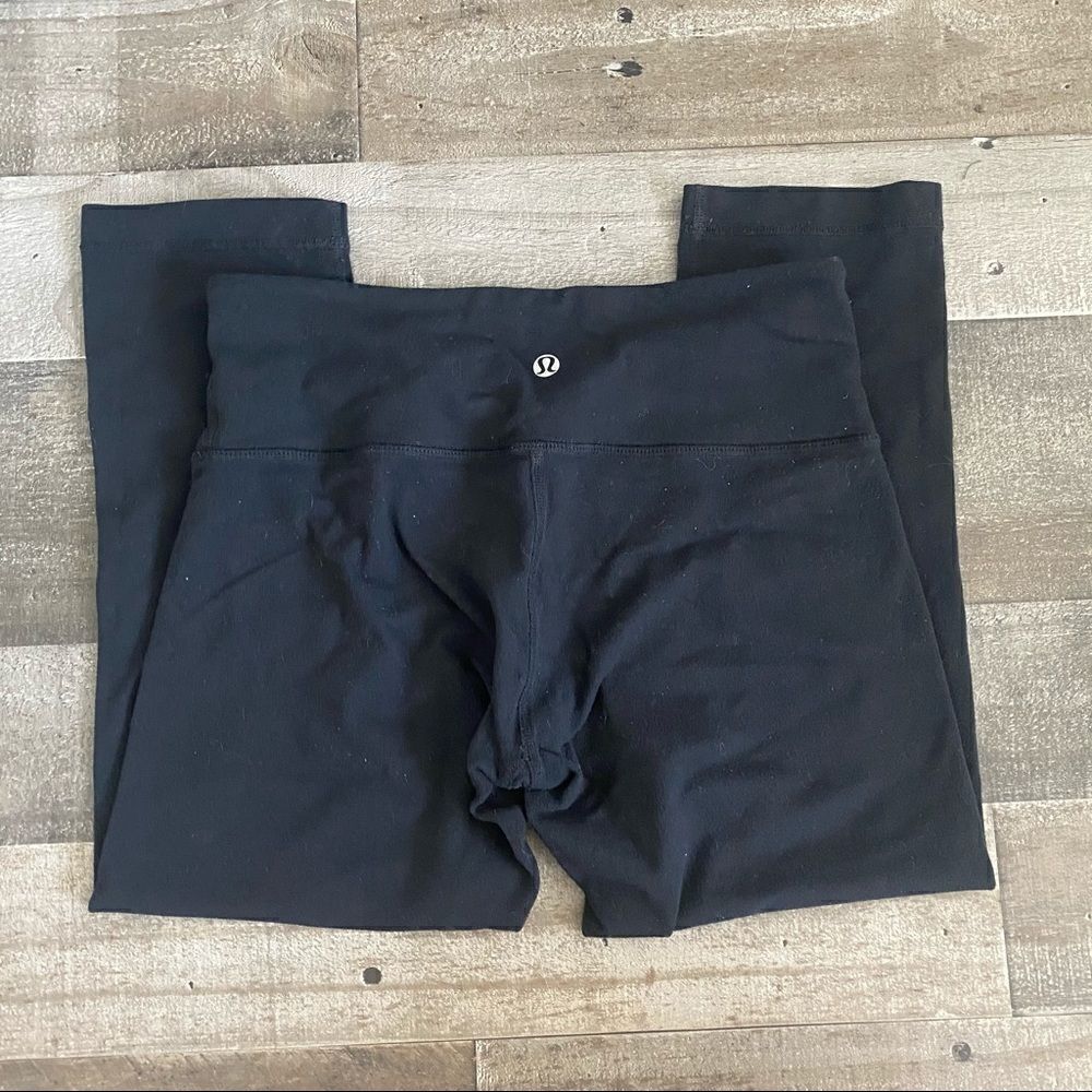 Lululemon solid black Capri leggings size 4